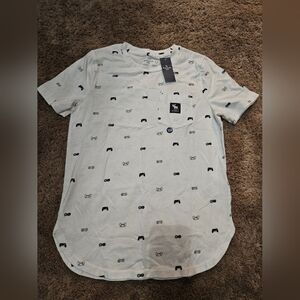 Abercrombie Kids, White T-shirt. Size 15/16